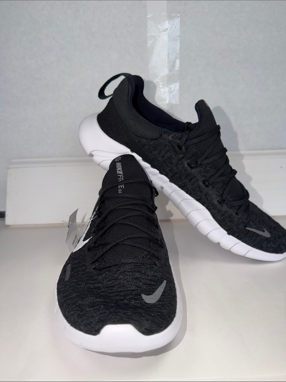 Nike Men's Black and White Athletic Running Shoes